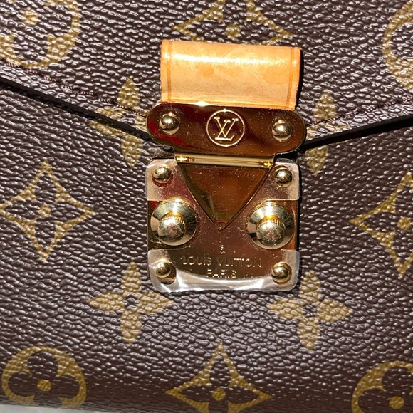 Louis Vuitton Monogram Pochette Métis - Picture 8 of 14